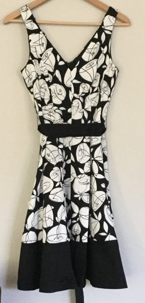 Modern art black and white dress size S