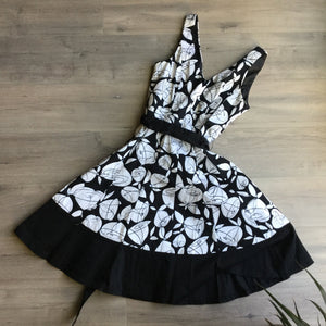 Modern art black and white dress size S