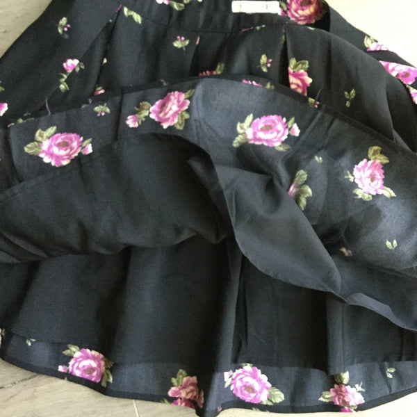 Forever 21 black floral skirt size 27 EUR, size S US