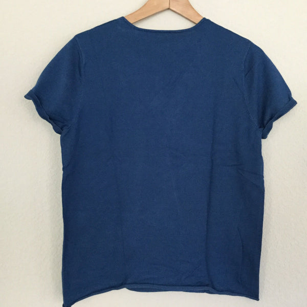 DKNY v-neck 77% silk  t-shirt size L