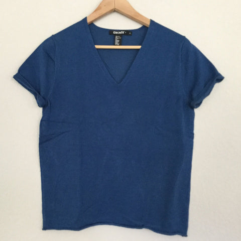 DKNY v-neck 77% silk  t-shirt size L